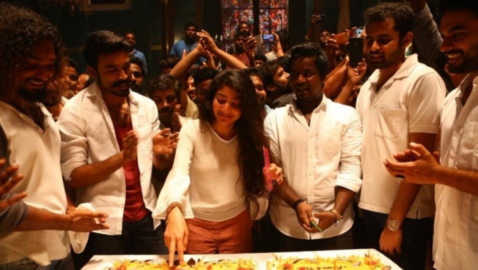 Birthday celeberation to sai pallavi in Mari 2 movie shooting